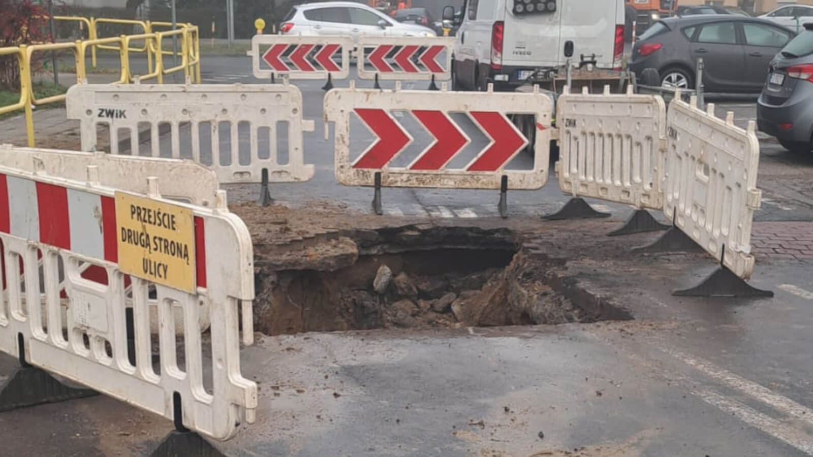 zapadnięta jezdnia - ul. Francuska Zielona Góra