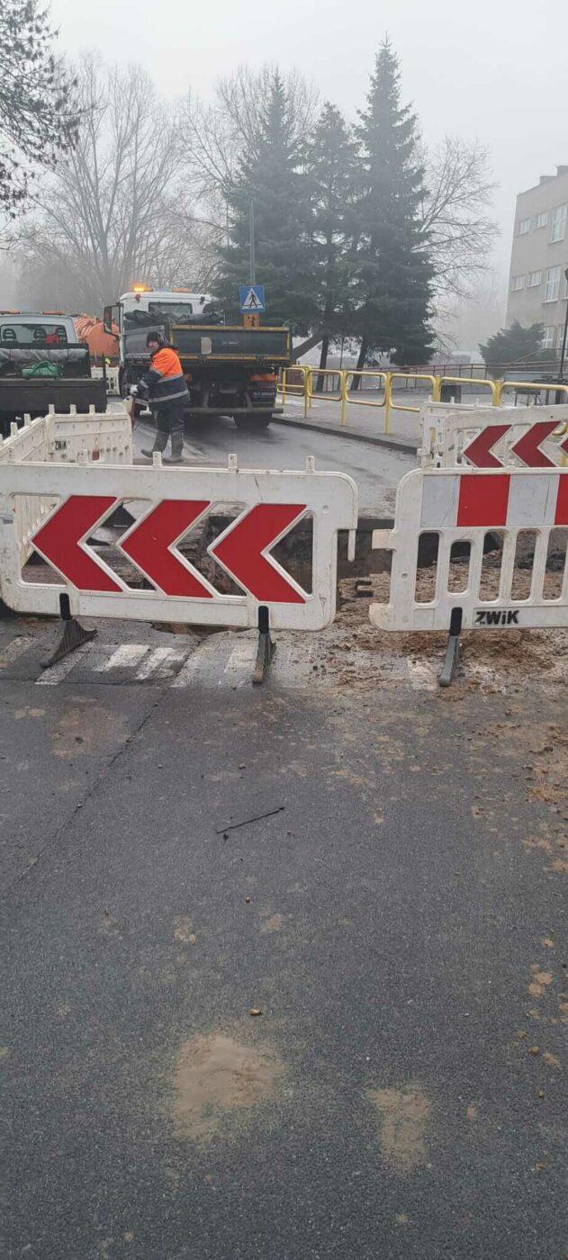 zapadnięta jezdnia - ul. Francuska Zielona G&oacute;ra