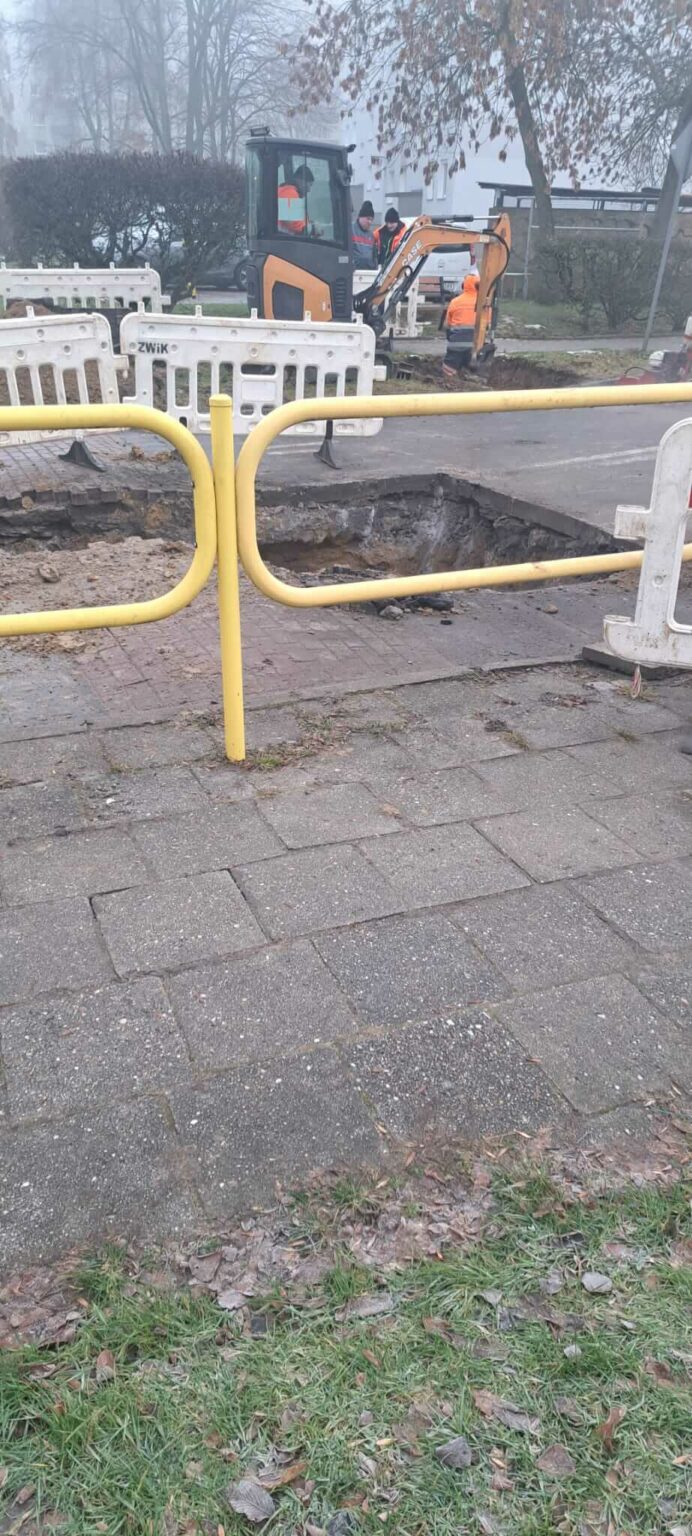 zapadnięta jezdnia - ul. Francuska Zielona G&oacute;ra