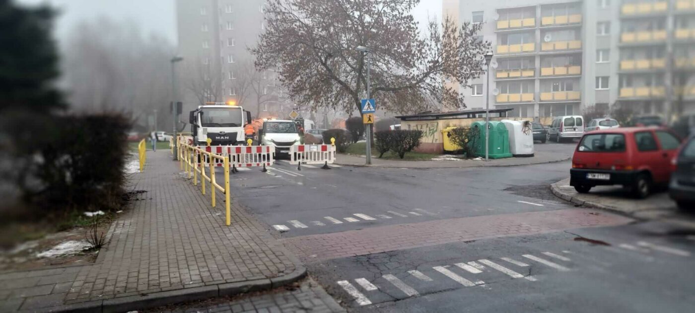 zapadnięta jezdnia - ul. Francuska Zielona G&oacute;ra