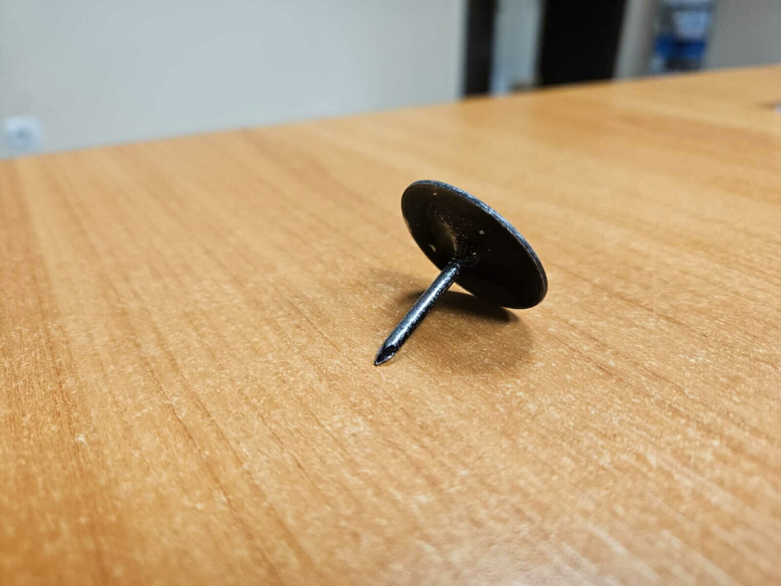 niebezpieczne gwoździe Czerwieńsk Zielona G&oacute;ra