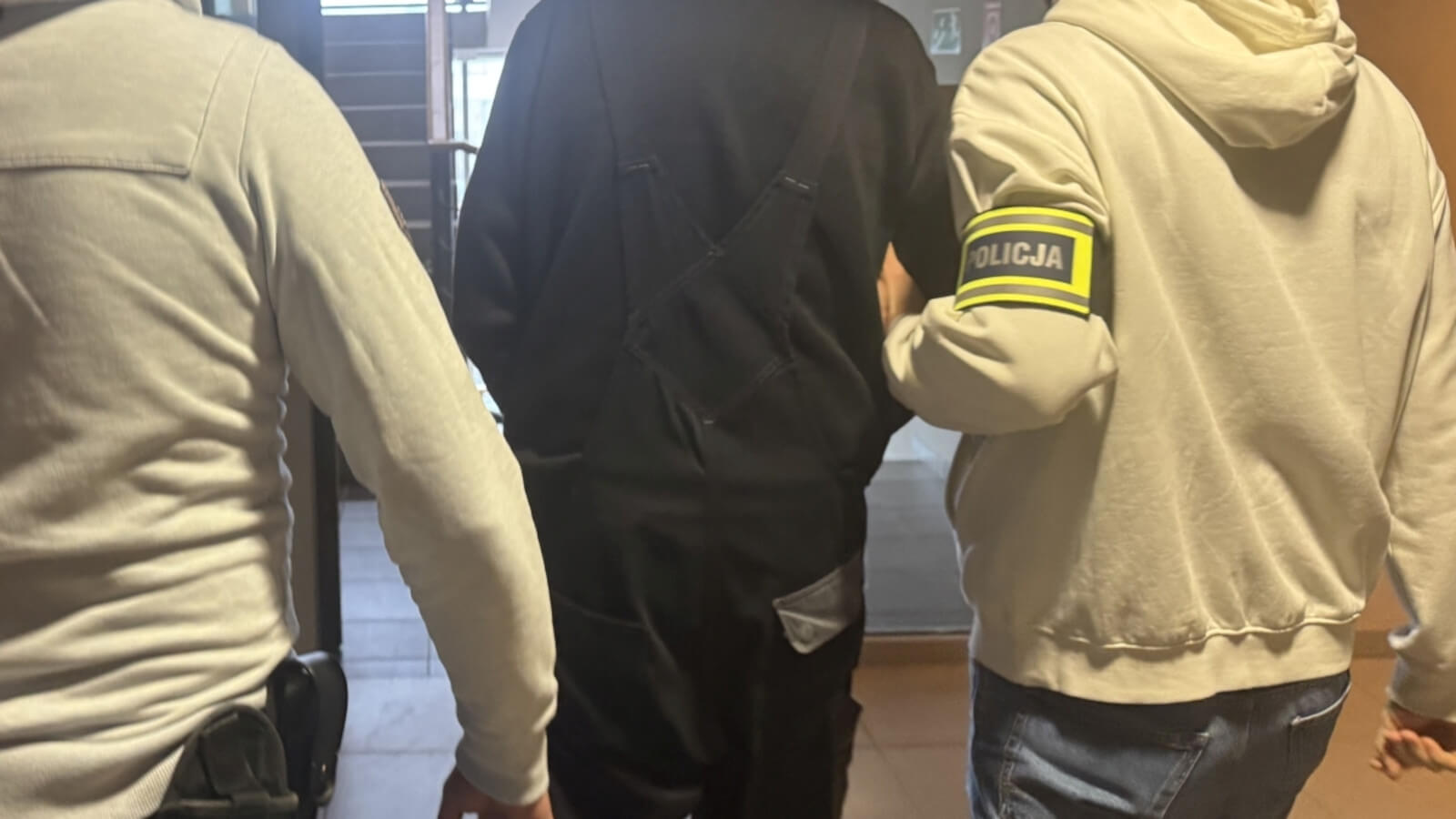 kradzież u jubilera Żagań - kradzież złotej bransoletki