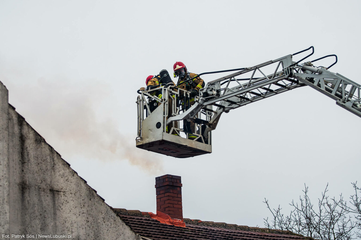 pożar Świdnica koło Zielonej G&oacute;ry - pożar sadzy w kominie