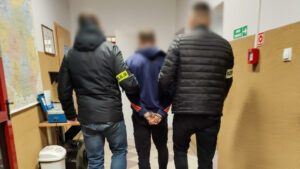 Atak na dostawcę jedzenia. „Wyciągnął przedmiot przypominający broń”