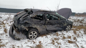 Wypadek w Sulechowie. Osobówka roztrzaskana po zderzeniu z ciężarówką (ZDJĘCIA)