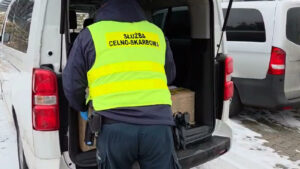 Akcja KAS na S3. Ponad 63 kg nielegalnych sterydów w dostawczaku (FILM)