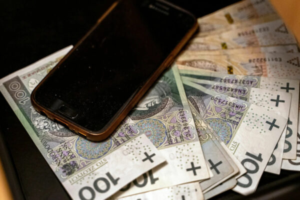 oszustwo na pracownika banku - oszustwo BLIK