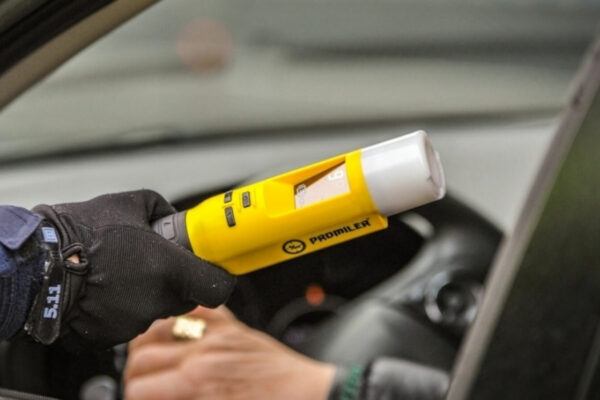 pijany kierowca zatrzymany - obywatelskie zatrzymanie kierowcy