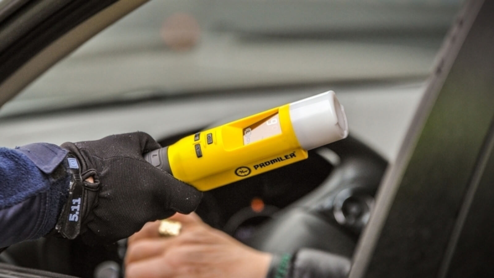 pijany kierowca zatrzymany - obywatelskie zatrzymanie kierowcy