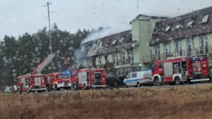 Pożar DPS w Szczawnie koło Krosna Odrzańskiego. Trwa ewakuacja, są poszkodowani (ZDJĘCIA)