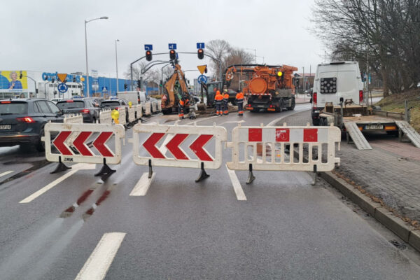 utrudnienia rondo Zielona Góra - awaria magistrali wodociągowej