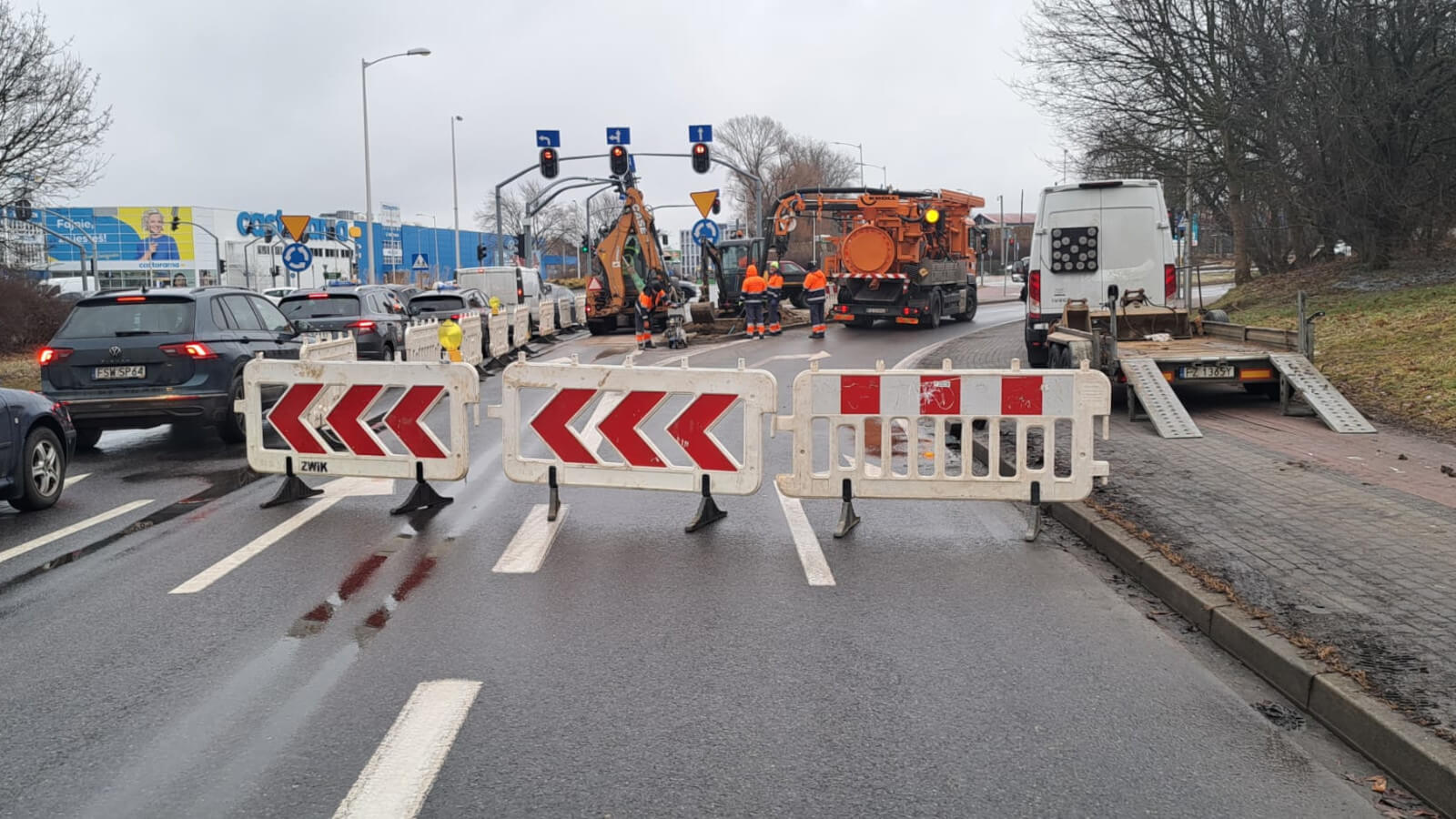utrudnienia rondo Zielona Góra - awaria magistrali wodociągowej