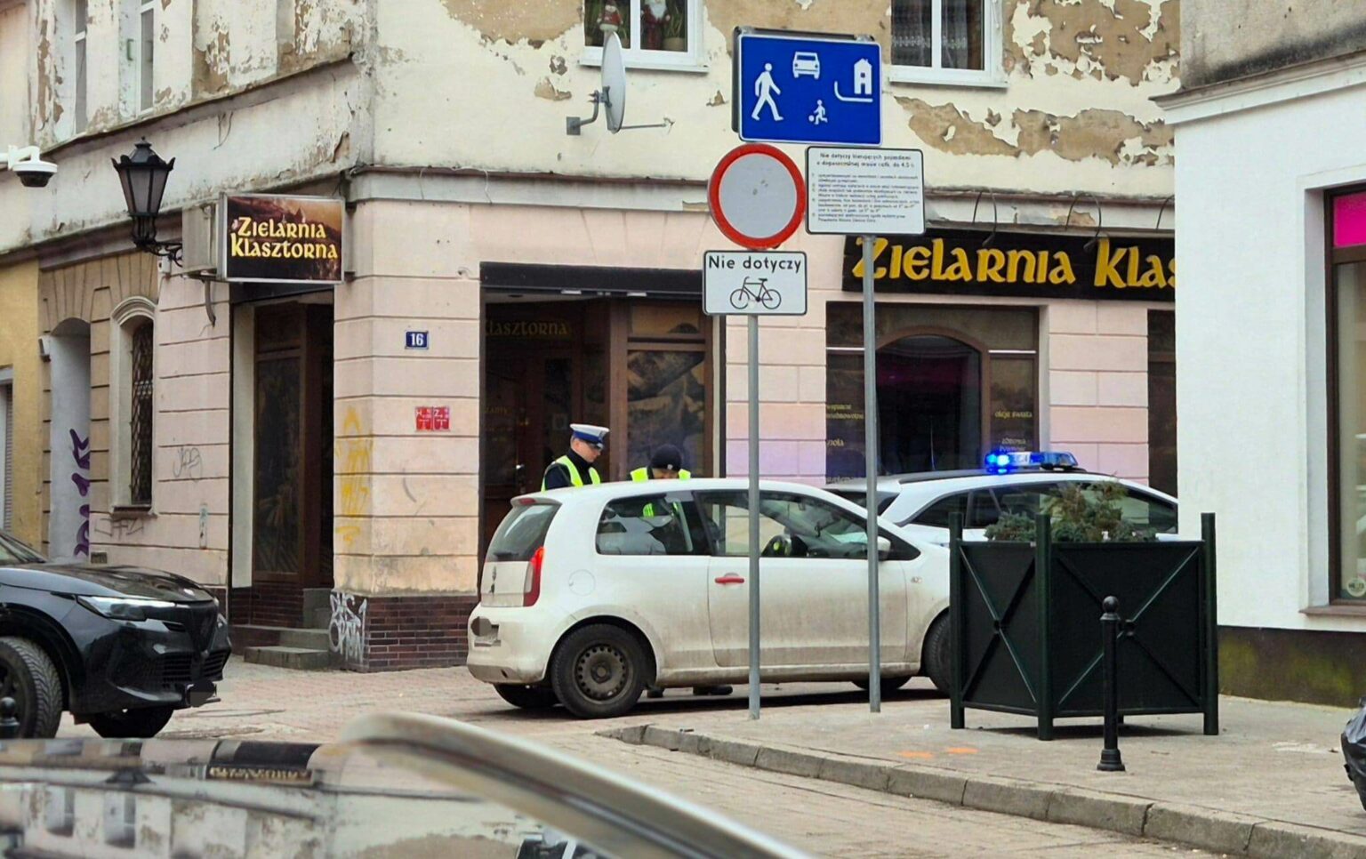 mandaty deptak Zielona G&oacute;ra - znak D-40 strefa zamieszkania