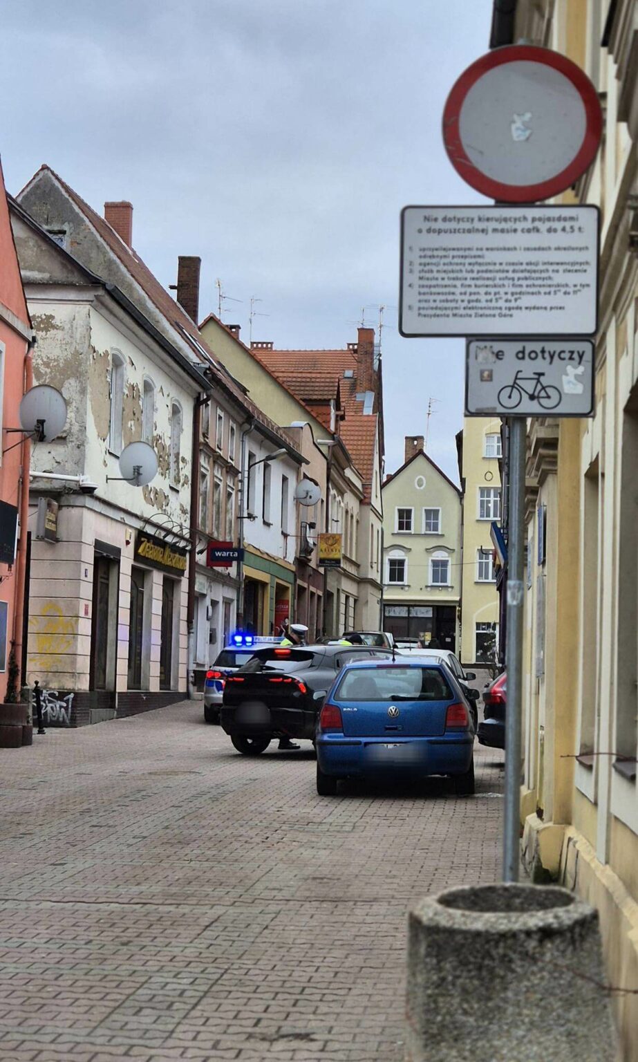 mandaty deptak Zielona G&oacute;ra - znak D-40 strefa zamieszkania