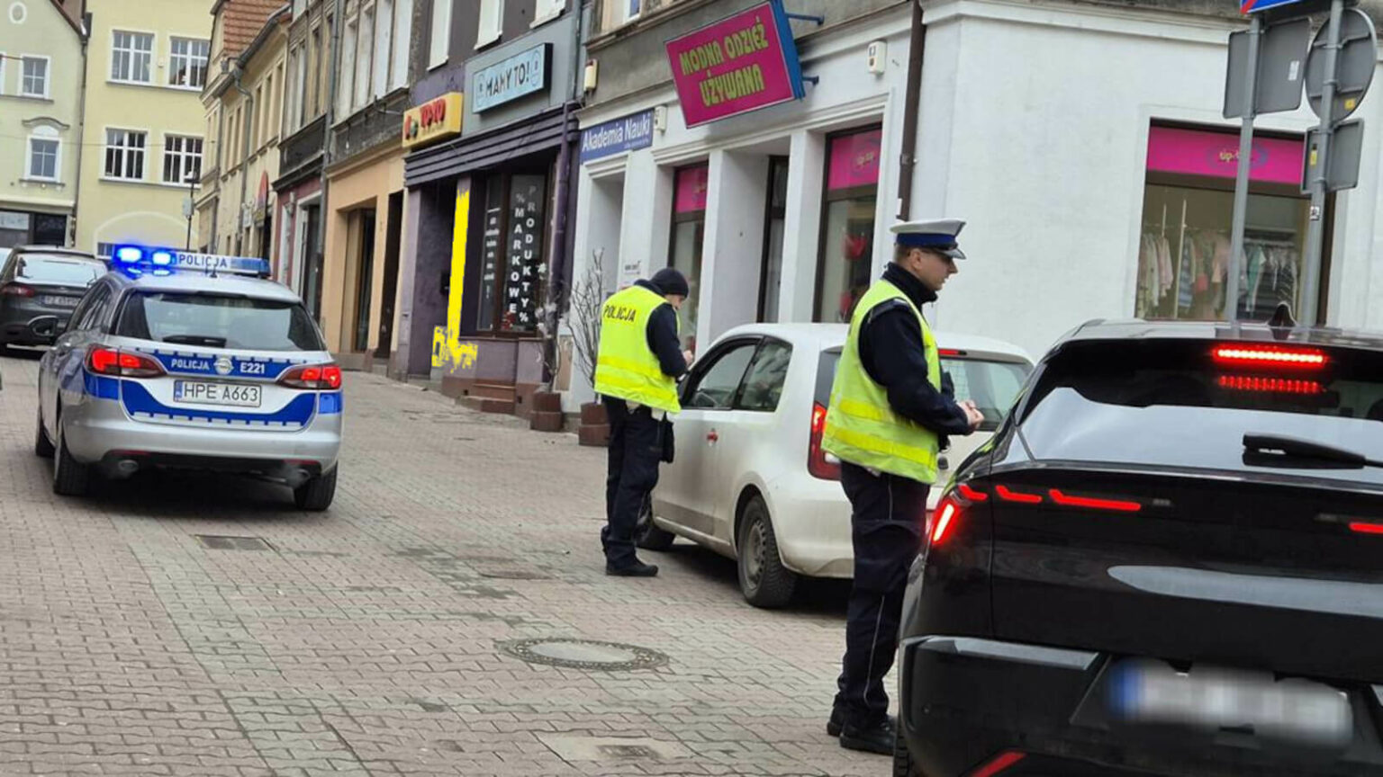 mandaty deptak Zielona G&oacute;ra - znak D-40 strefa zamieszkania