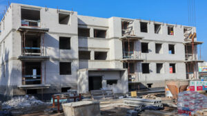 Powstanie 65 nowych mieszkań komunalnych. Budowa już wyraźnie widoczna (ZDJĘCIA)