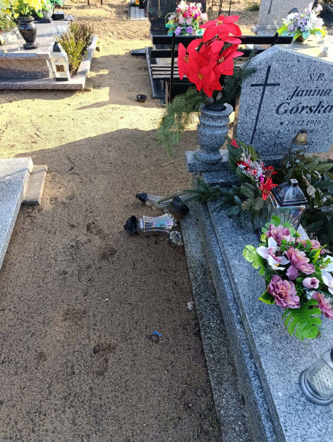 cmentarz Słone - wandale na cmentarzu gmina Świdnica Lubuskie