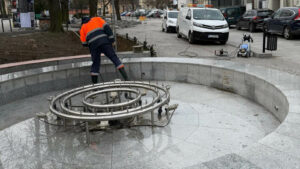 fontanna Zielona Góra Filharmonia - fontanna sezon start