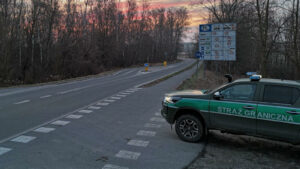 Cudzoziemiec zatrzymany na granicy. Nie miał prawa jazdy i dalej nie pojechał