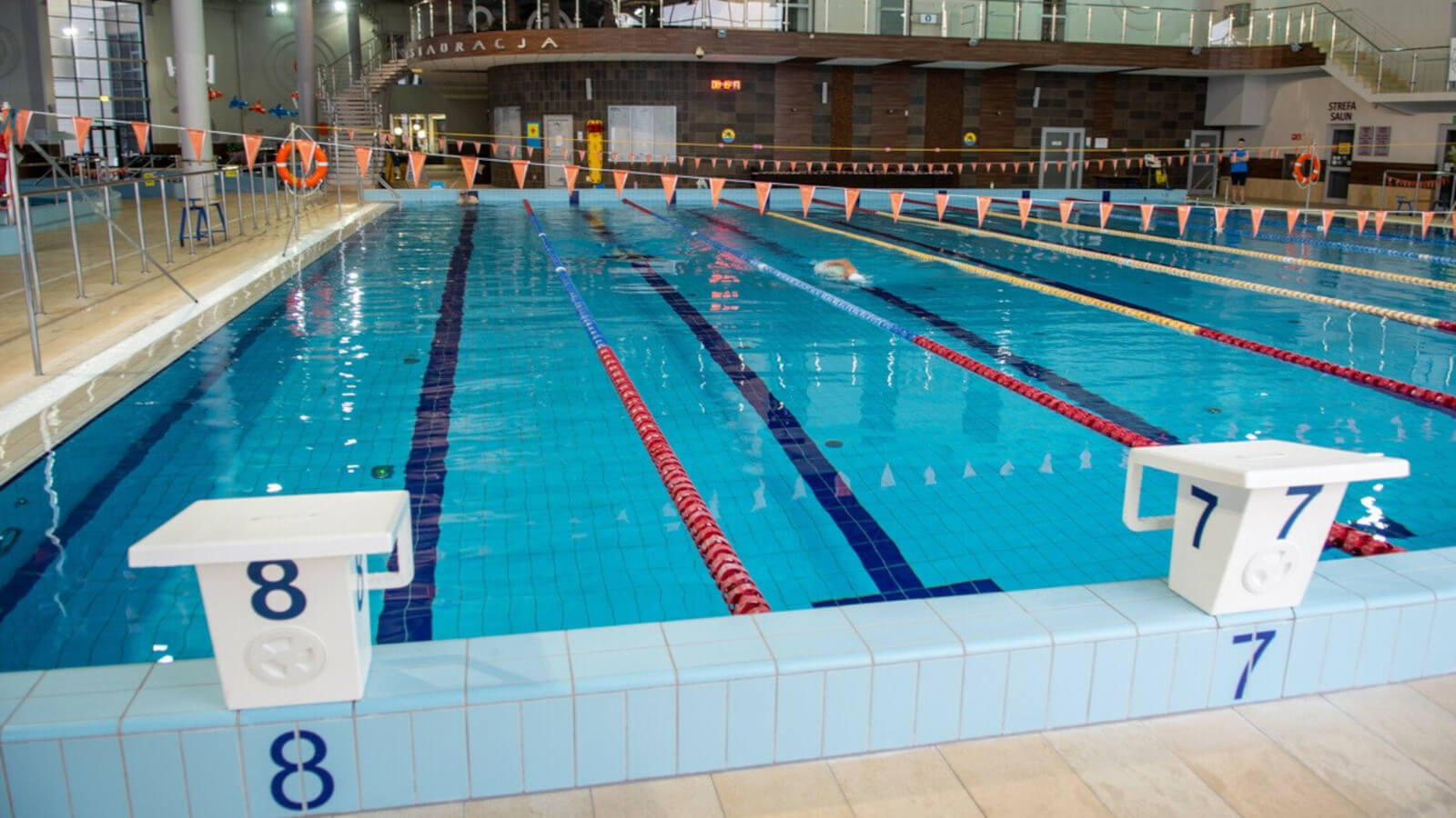 pijany instruktor pływania Zielona Góra - basen CRS Zielona Góra