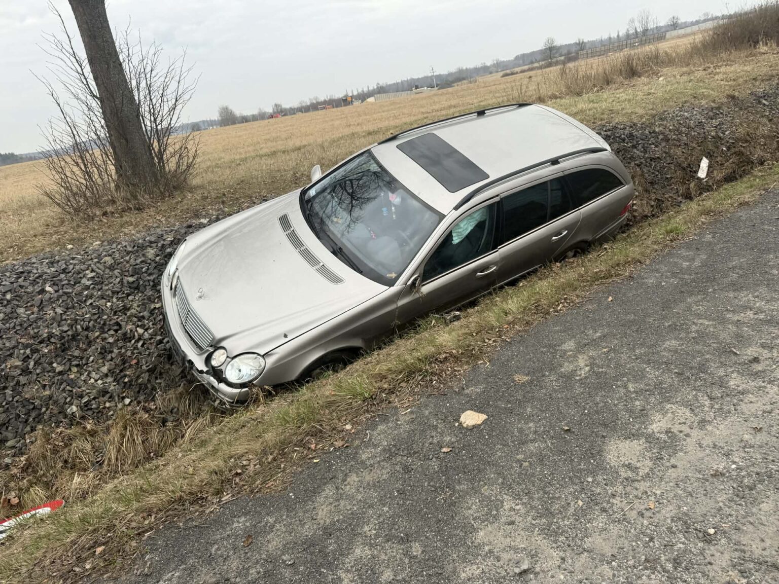 pijany kierowca DK27 - wypadek Nowogr&oacute;d Bobrzański