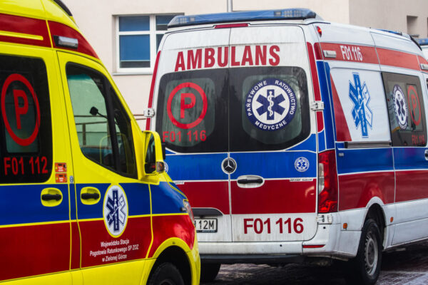 zielona góra pomoc 90-latek - wypadek na cmentarzu