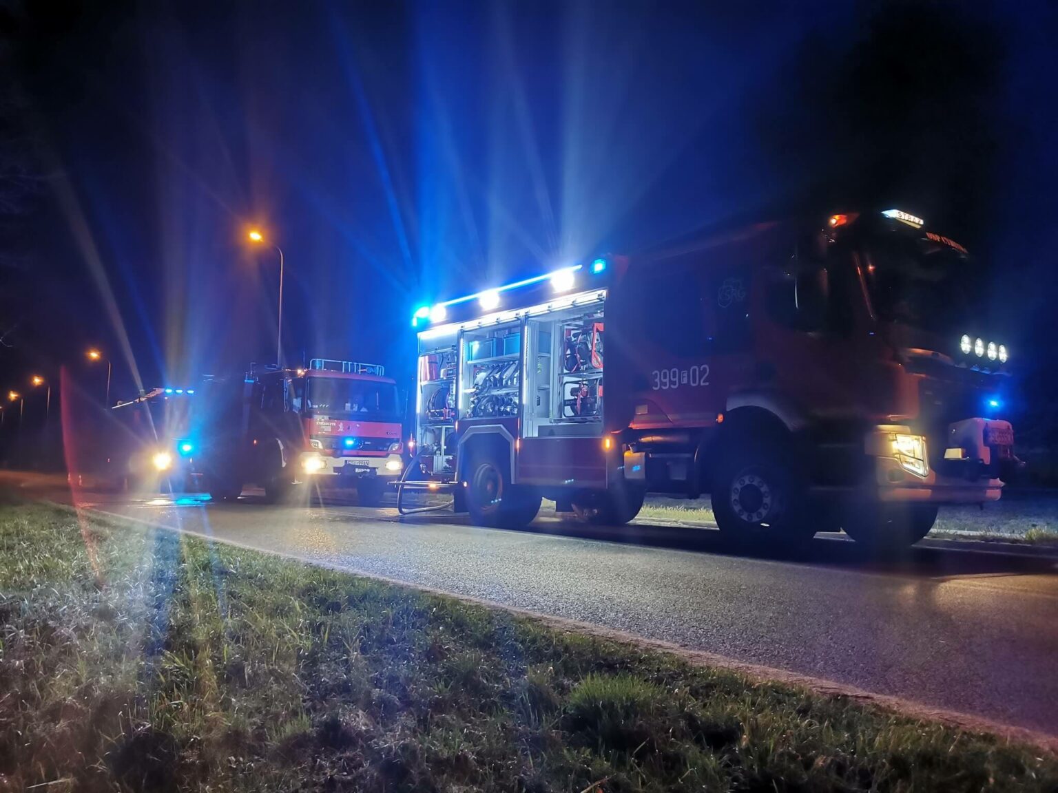 pożar samochodu Cybinka - pożar auta pod blokiem