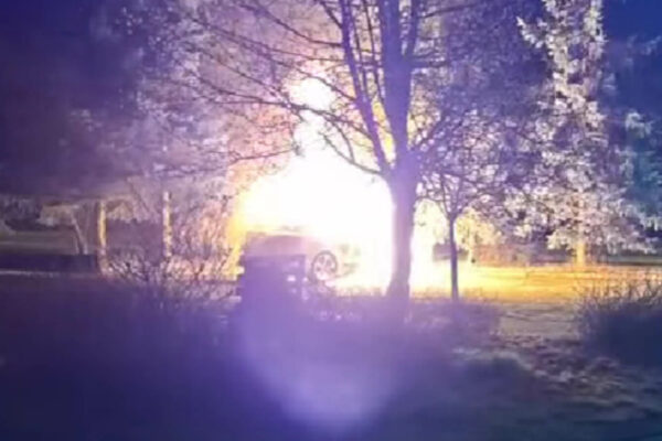 pożar samochodu Cybinka - pożar auta pod blokiem