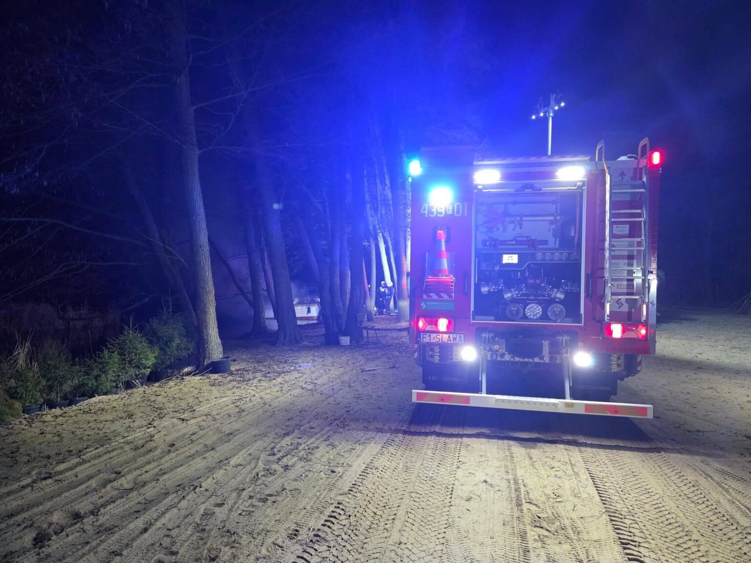pożar łodzi jezioro Sławskie - pożar Dąb Lubogoszcz