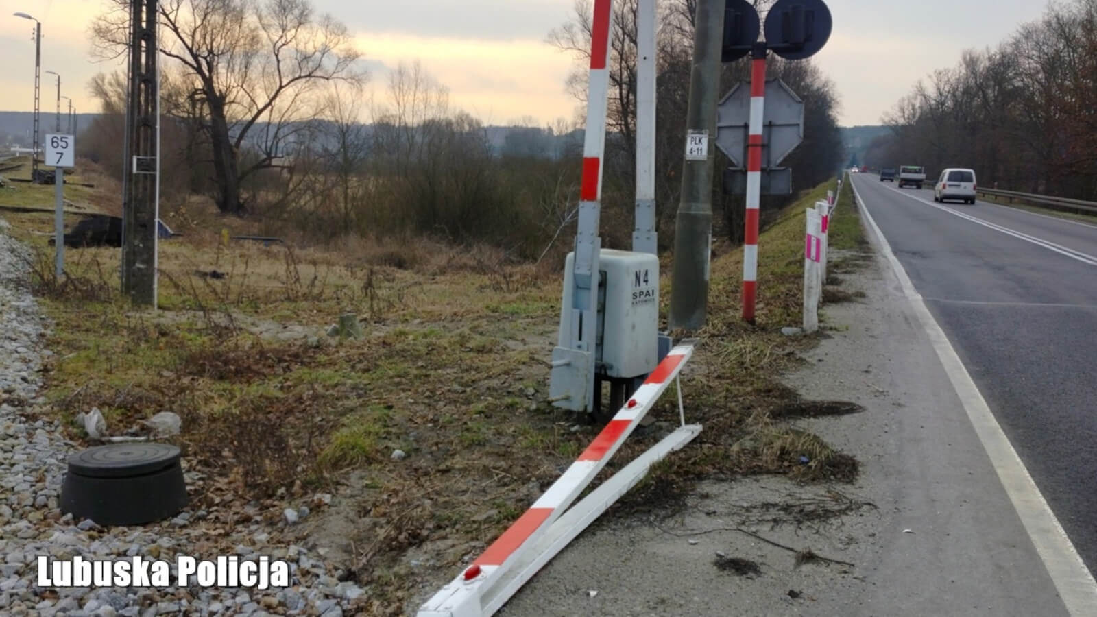 przejazd kolejowy wypadek Krosno Odrzańskie - Połupin staranował rogatki