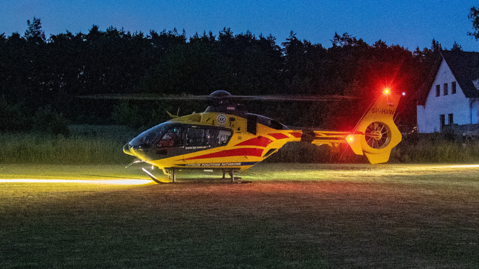 śmigłowiec LPR nocą Zielona Góra - dlaczego śmigłowiec lata w nocy