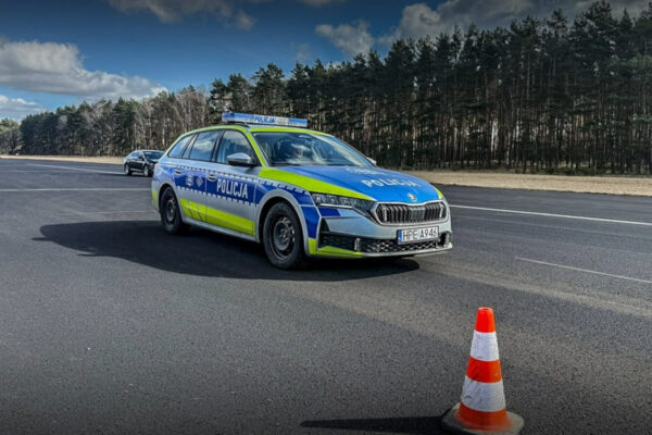 policja szybka jazda - radiowóz policji