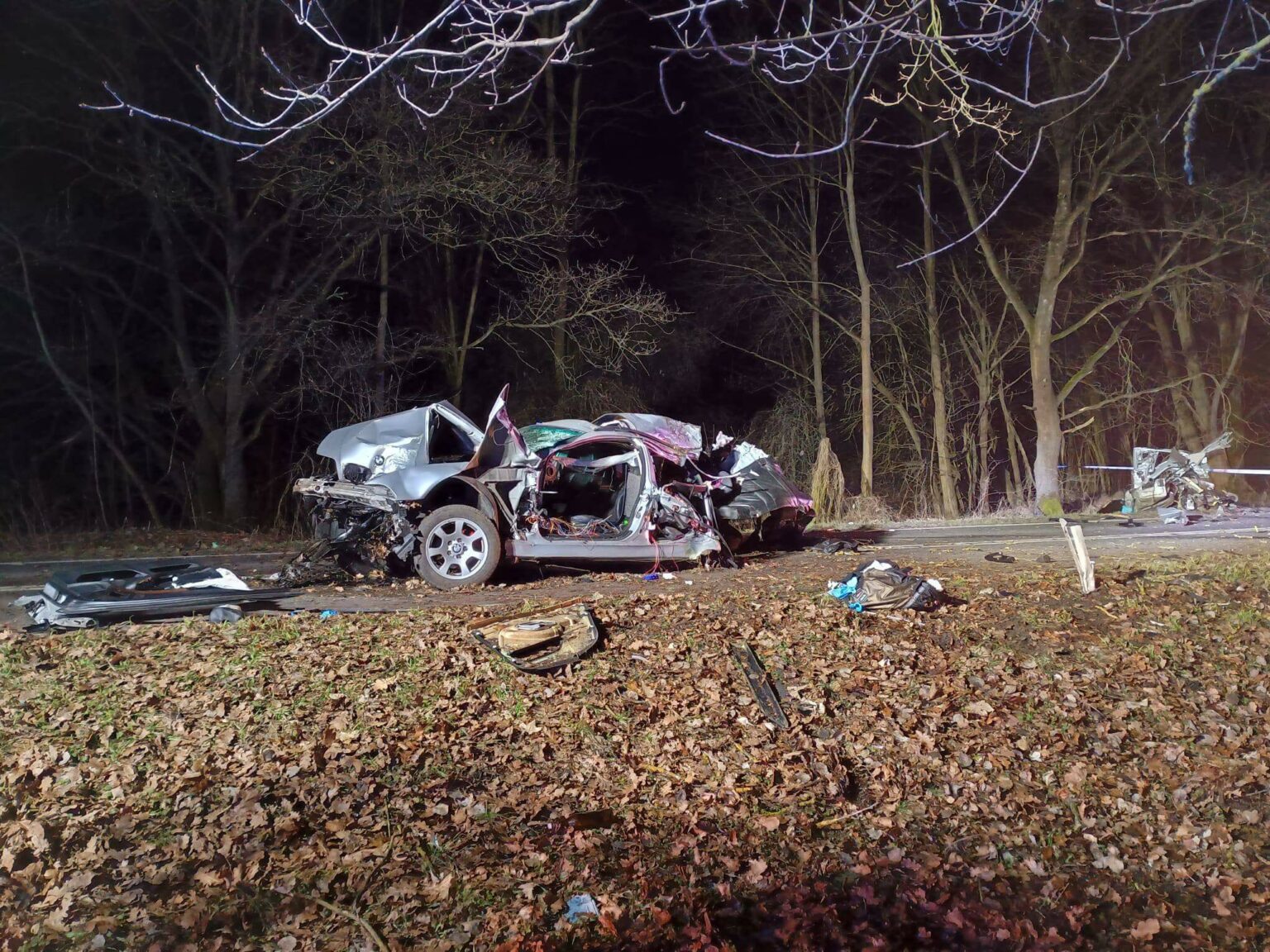 wypadek Krosno Odrzańskie - wypadek BMW rozerwane na p&oacute;ł