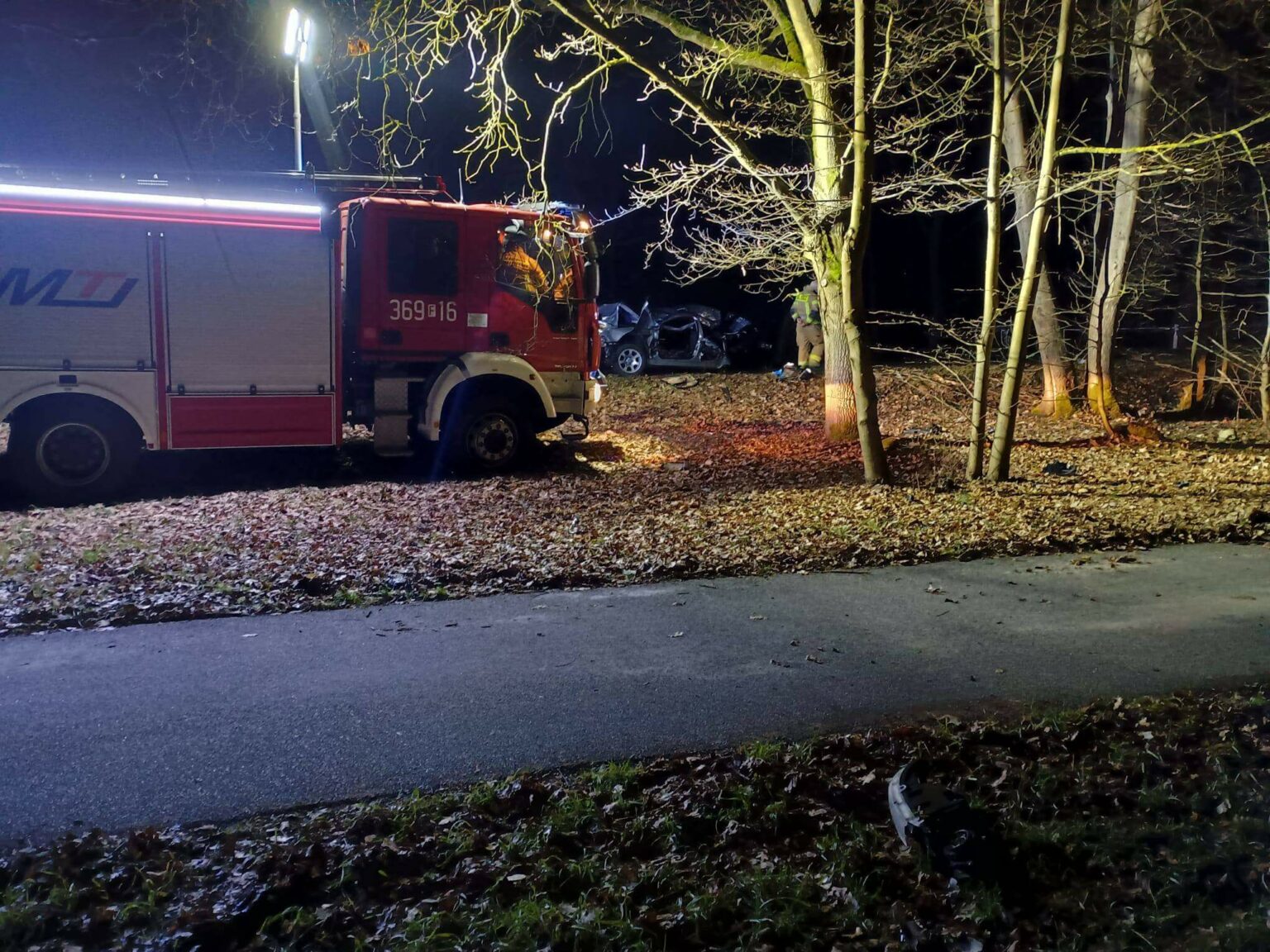 wypadek Krosno Odrzańskie - wypadek BMW rozerwane na p&oacute;ł