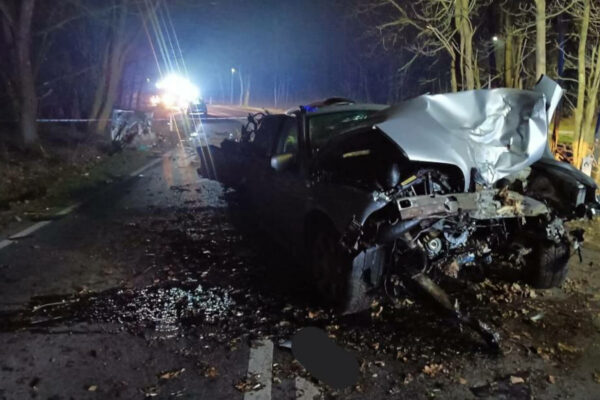 wypadek Krosno Odrzańskie - wypadek BMW rozerwane na pół