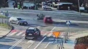 Poważny wypadek w Zielonej Górze. Jest nagranie z monitoringu