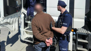 Awantura koło Zielonej Góry. Mężczyzna obezwładniony i zakuty w kajdanki (ZDJĘCIA)