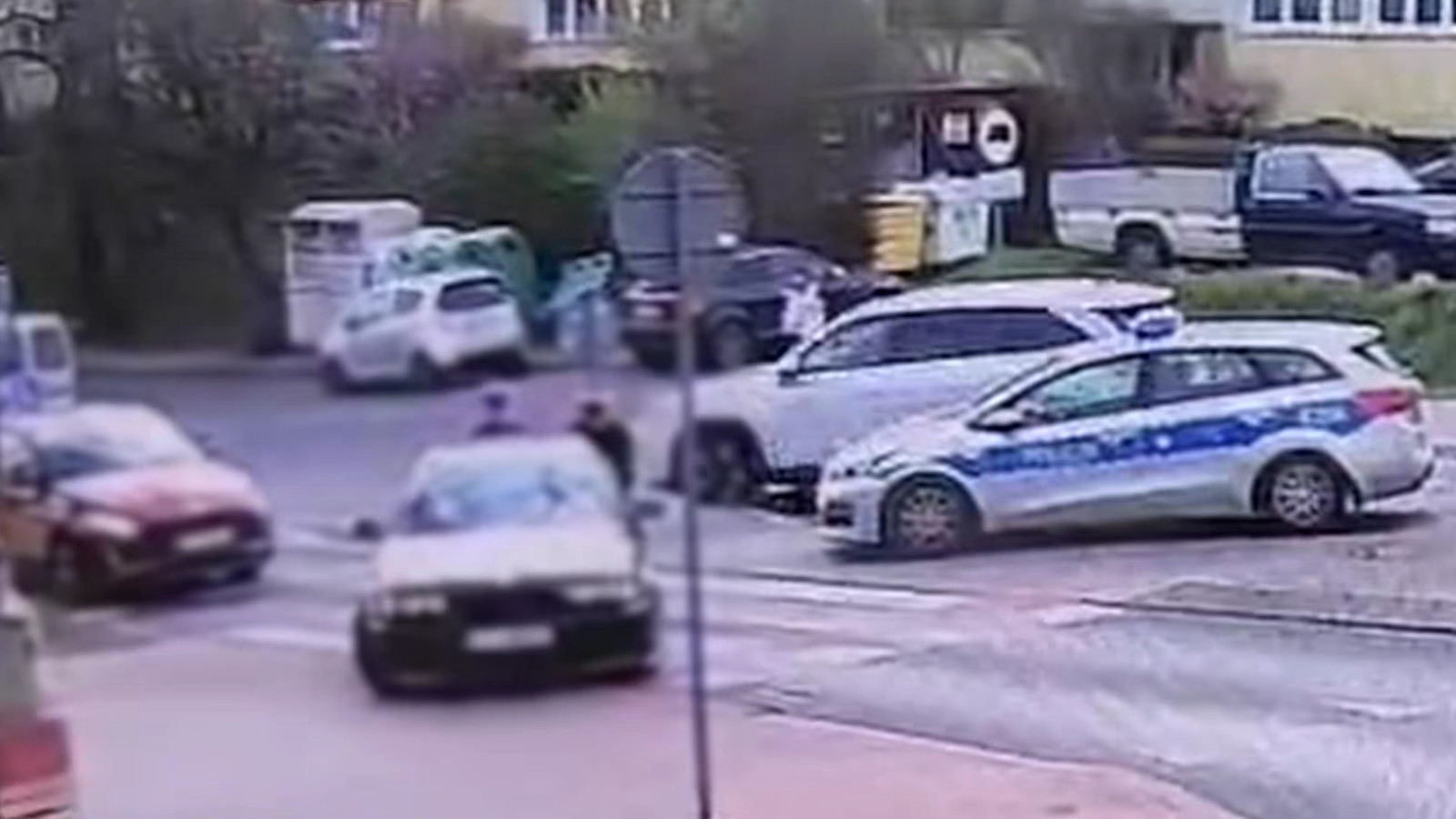 policjanci pomogli kierującej Zielona Góra - awaria auta na drodze