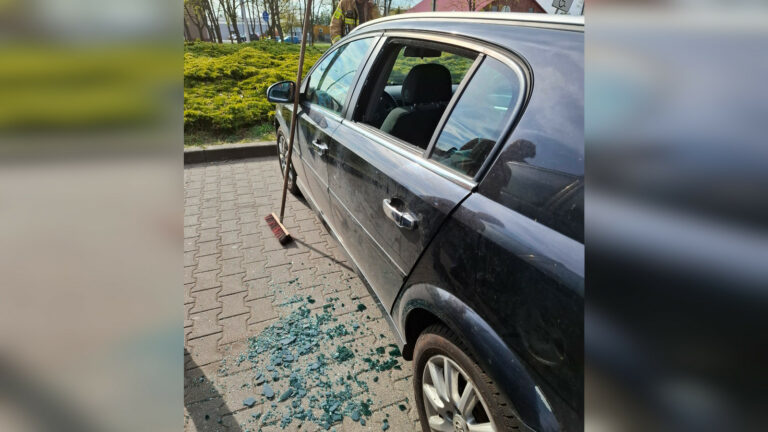 niemowlę zatrzaśnięte w aucie Lubuskie - dziecko w zamkniętym aucie zagrożenie