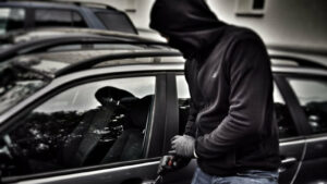 kradzież z samochodu Sulechów - otwarty samochód kradzież