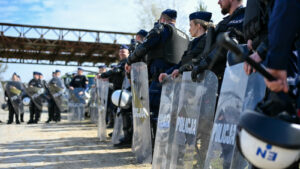 policja ćwiczenia imprezy masowe - działania policji w tłumie