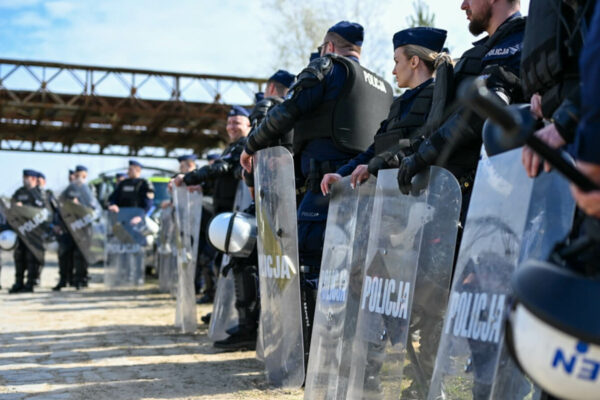 policja ćwiczenia imprezy masowe - działania policji w tłumie