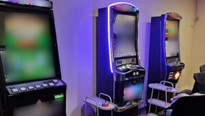 Nalot służb w Kożuchowie. Wpadli do trzech lokali i zabezpieczyli automaty (ZDJĘCIA)