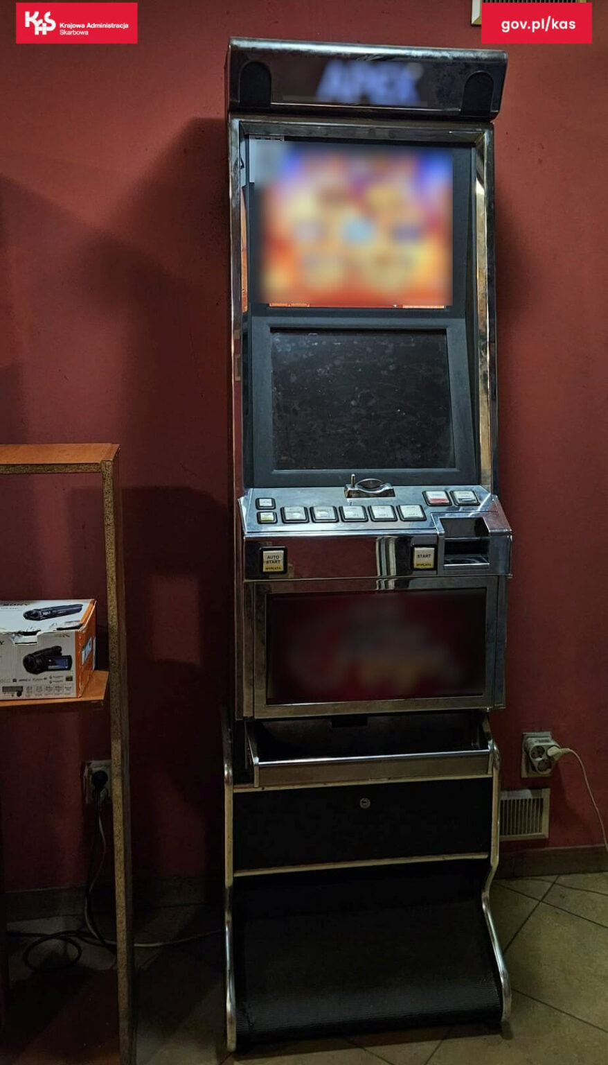 nielegalne automaty Kożuch&oacute;w - akcja KAS i policji