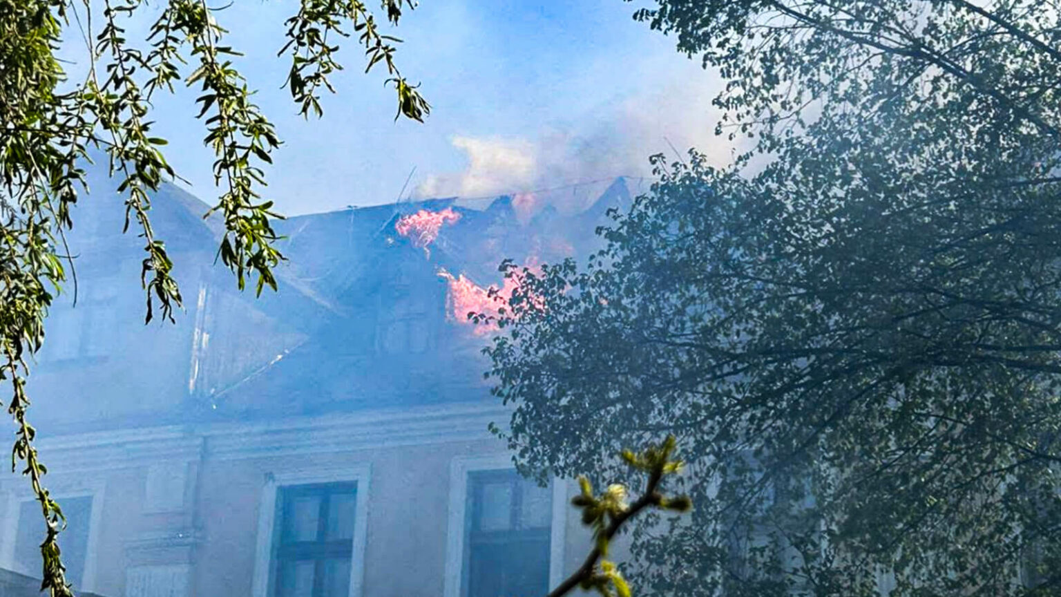 pożar pałacu Garbicz - akcja straży pożarnej Sulęcin
