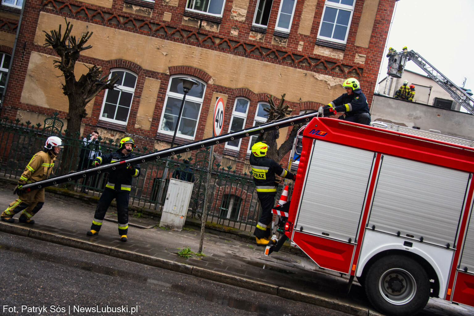 pożar szpitala Wschowa - ewakuacja pacjent&oacute;w