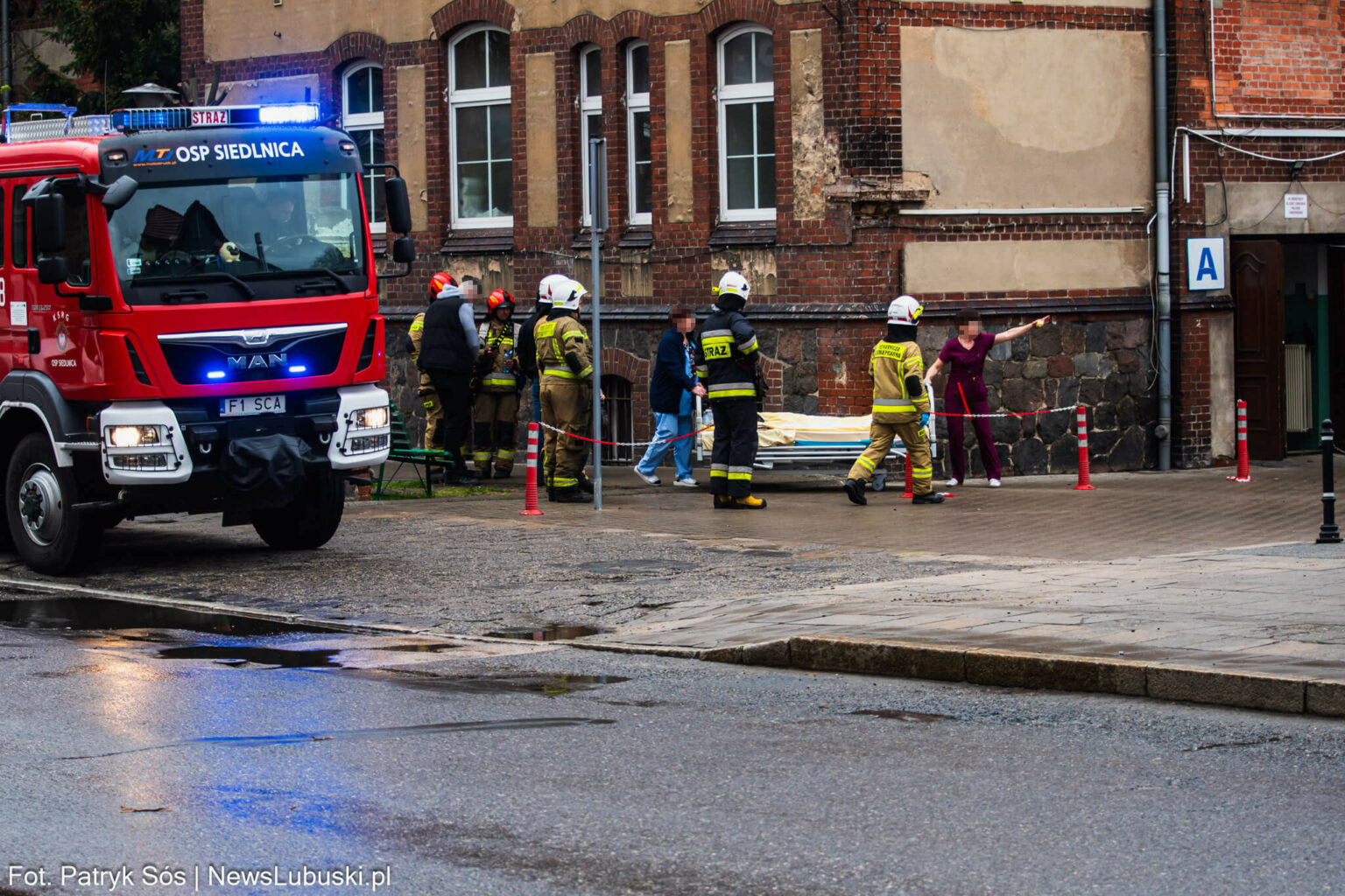 pożar szpitala Wschowa - ewakuacja pacjent&oacute;w