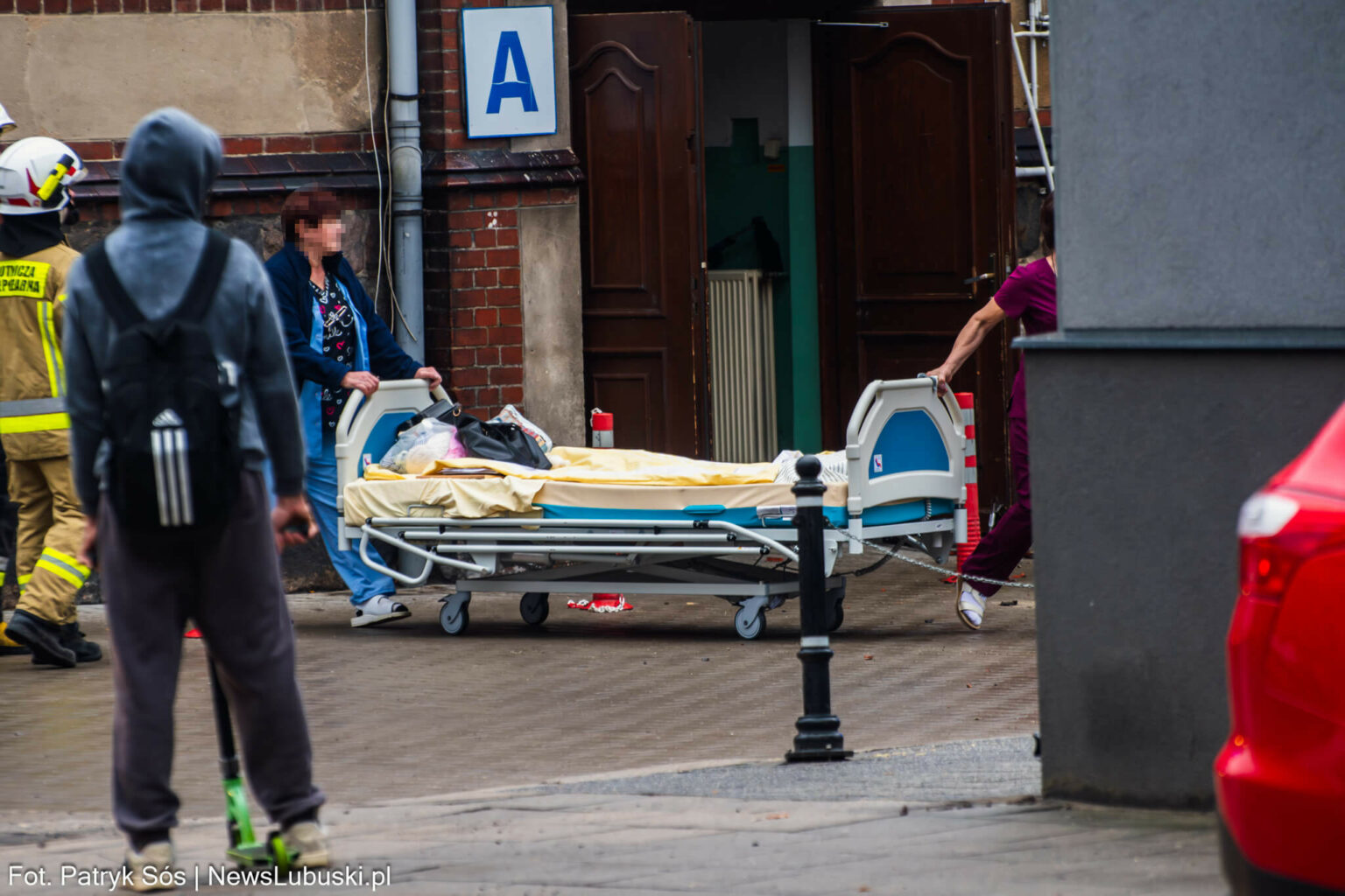 pożar szpitala Wschowa - ewakuacja pacjent&oacute;w
