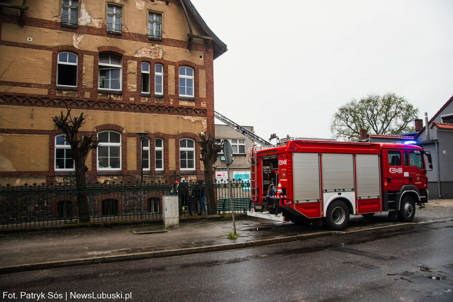 pożar szpitala Wschowa - ewakuacja pacjent&oacute;w