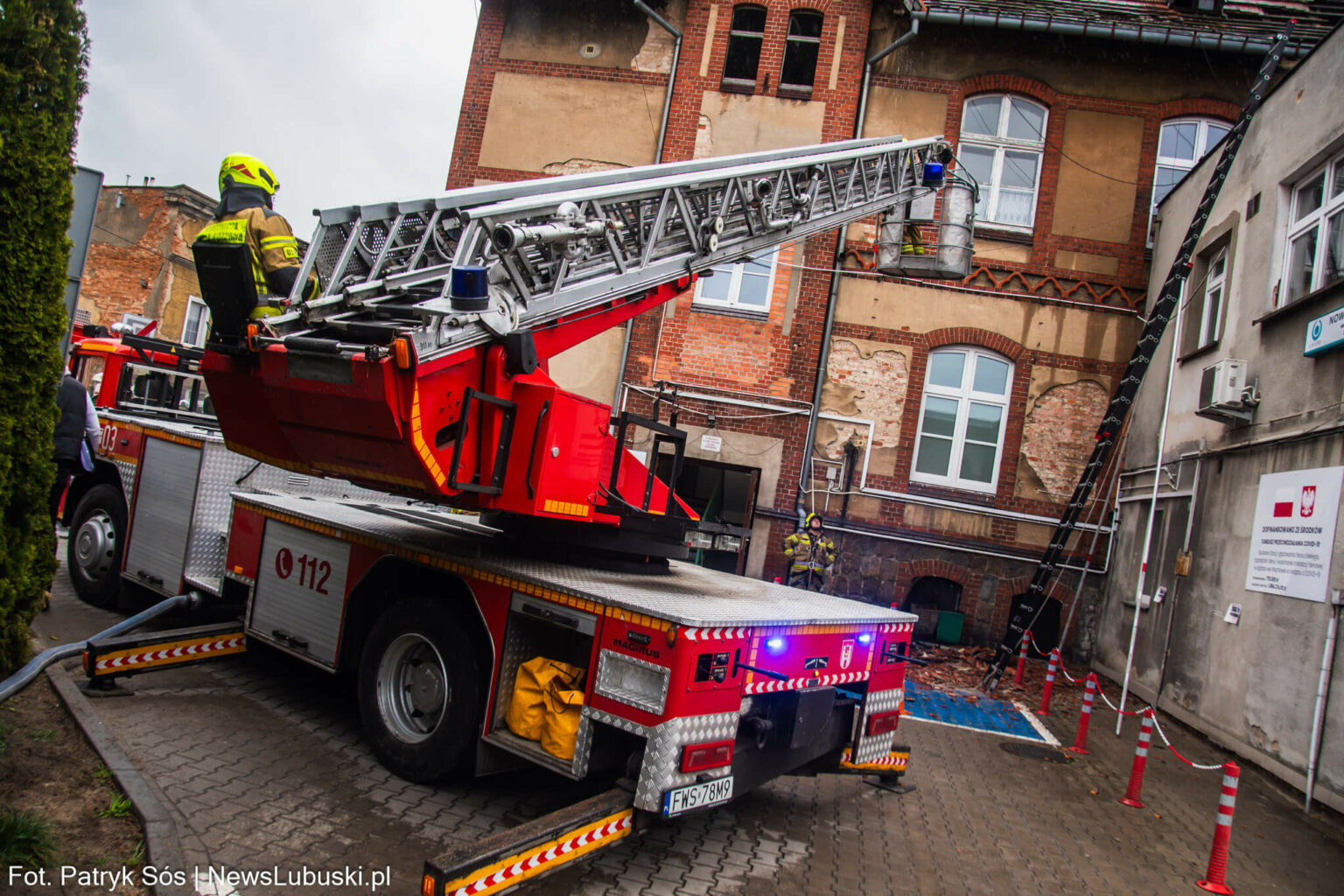 pożar szpitala Wschowa - ewakuacja pacjent&oacute;w